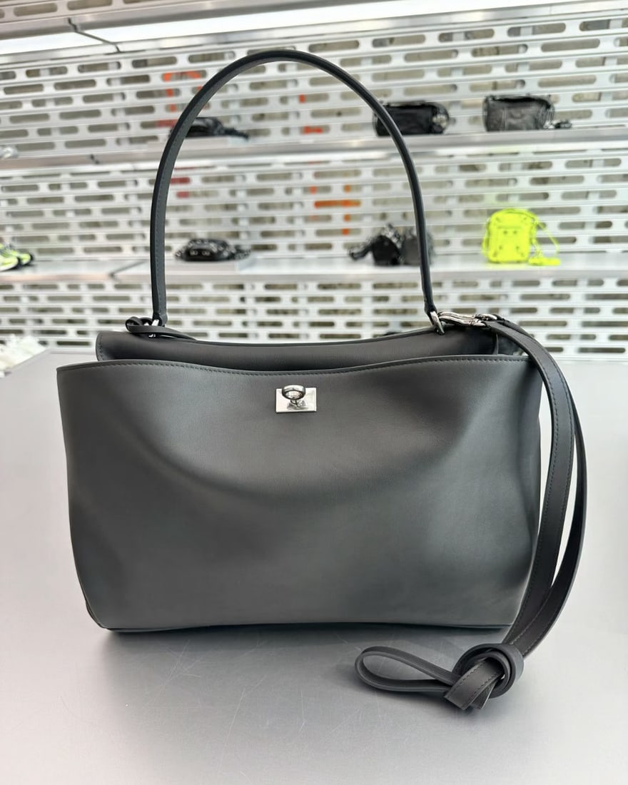 Balenciaga: Balenciaga We offer FREE SHIPPING for both domestic and international clients.We accept wire transfer and card payment, for the convenience of international clients' payments, we have local bank accou