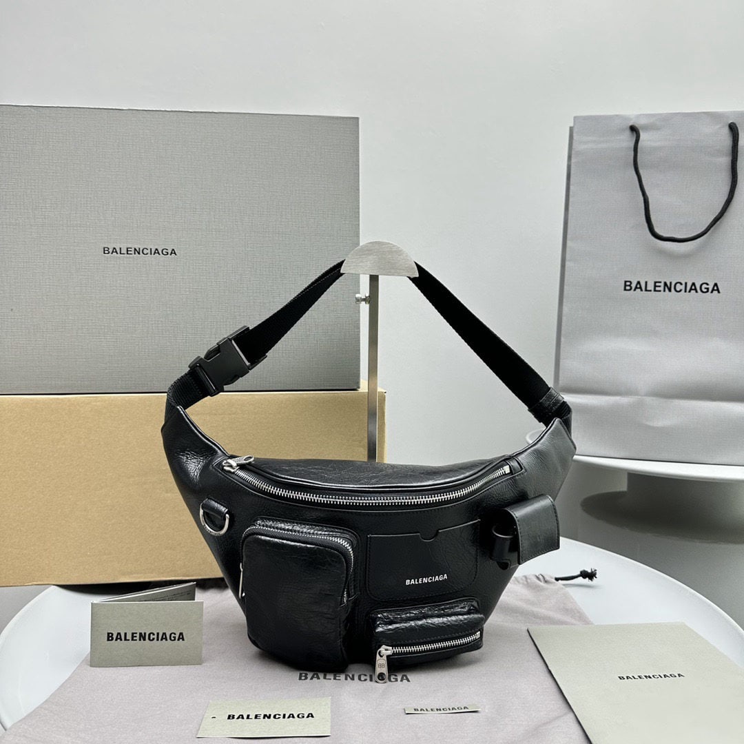 Balenciaga Multi Pocket Waist Bag: The Superbusy series multi pocket waist bag features numerous workwear pockets of varying sizes on the exterior, along with a unique logo design on the front. Whether worn as a chest bag or a waist ba