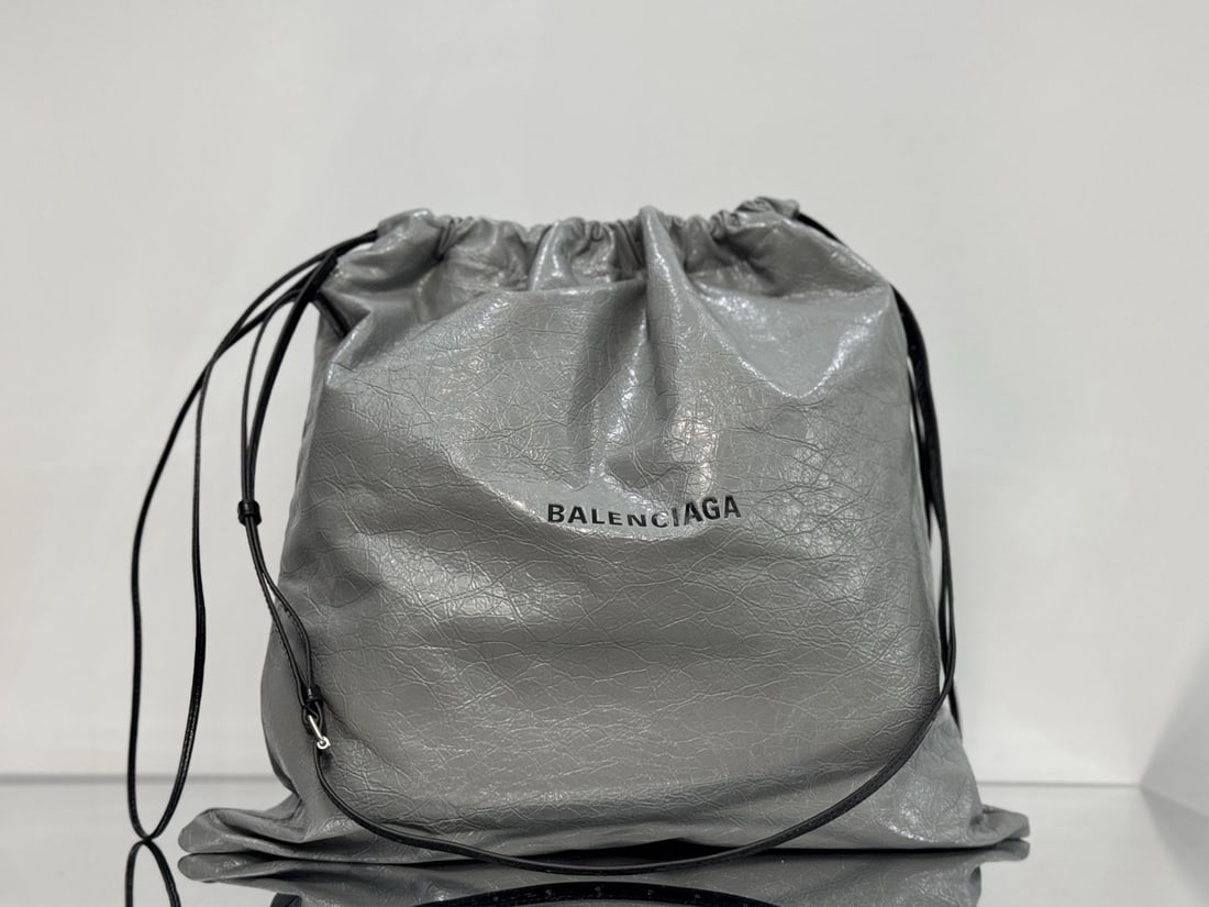 Balenciaga shopper dustbag (1 of 1)