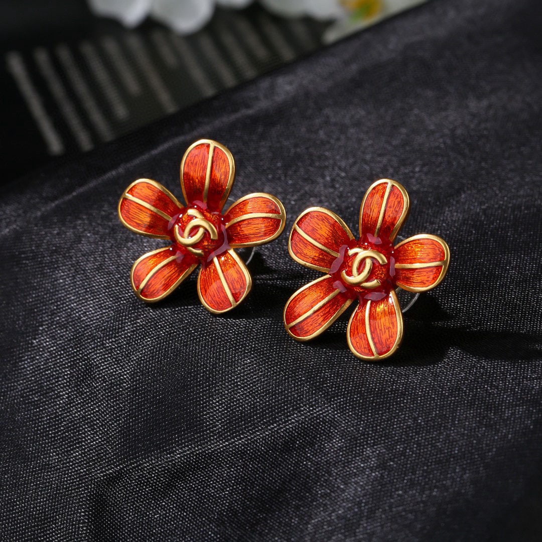 Chanel vintage metal earrings: Chanel vintage metal earrings, simple yet sophisticated; Chanel double C stud earrings. We offer FREE SHIPPING for both domestic and international clients.We accept wire transfer and card payment, for