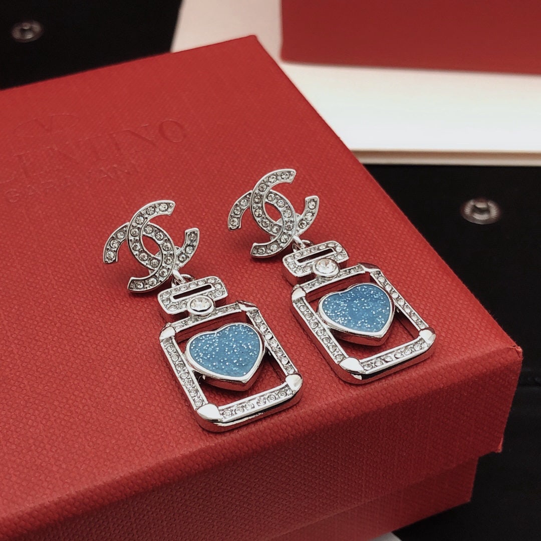 Chanel Blue Heart Earrings: Chanel Blue Heart Earrings We offer FREE SHIPPING for both domestic and international clients.We accept wire transfer and card payment, for the convenience of international clients' payments, we have 