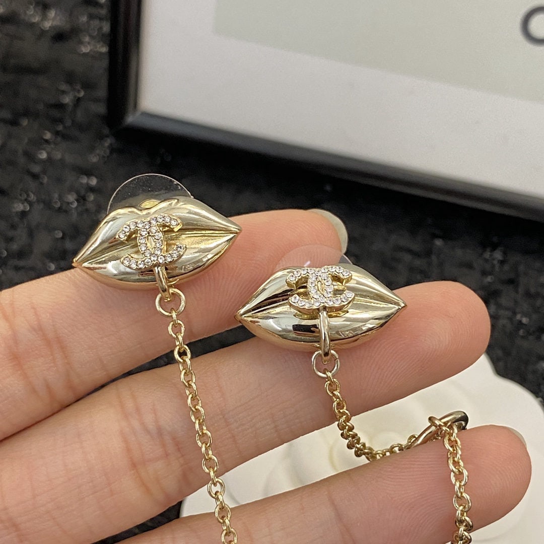 Chanel earrings with a lip design and ear cuff.: Chanel earrings with a lip shaped design and ear cuff style are a standout, exquisite and unique. We offer FREE SHIPPING for both domestic and international clients.We accept wire transfer and card pa