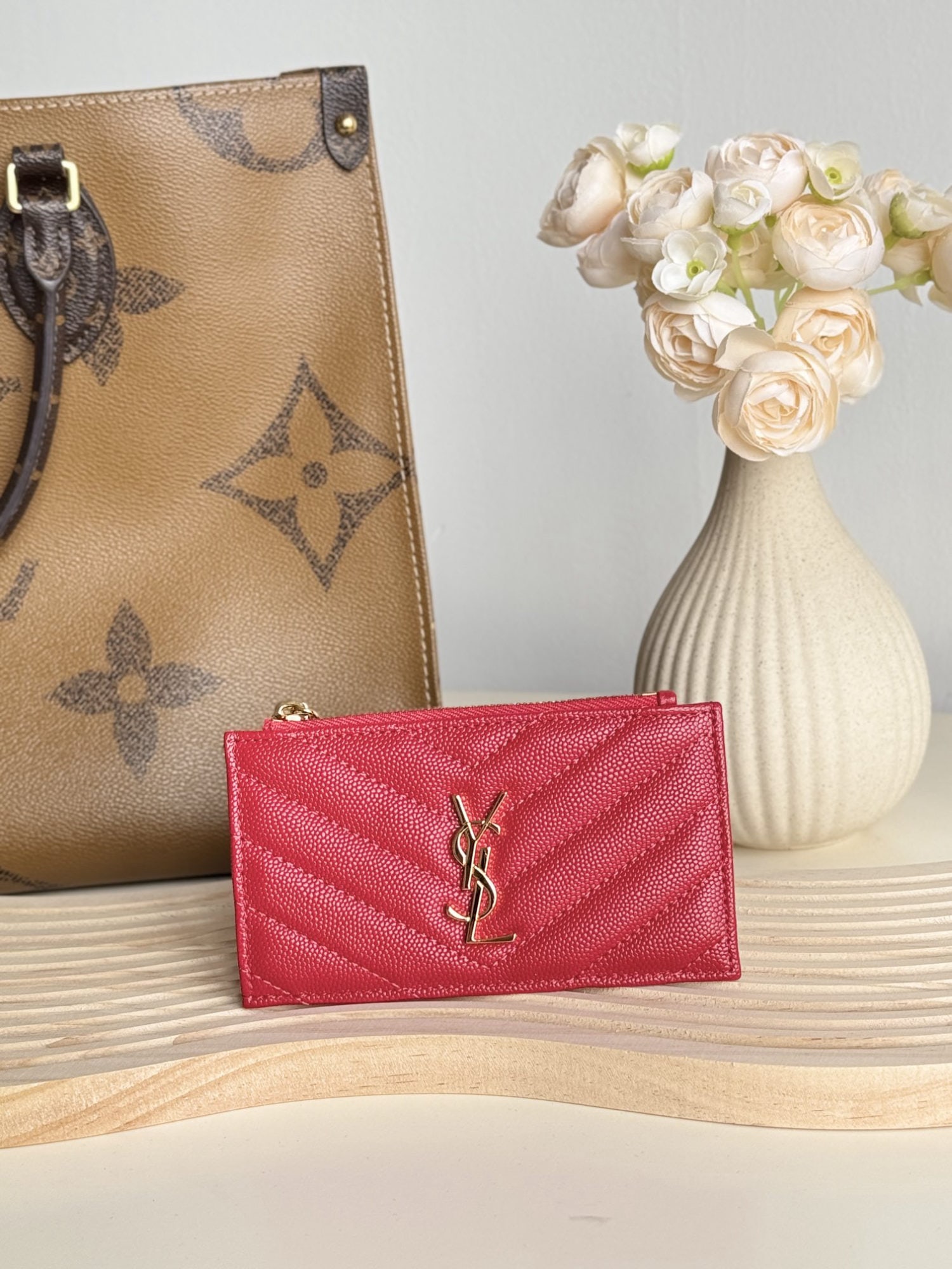 Yves Saint Laurent: Yves Saint Laurent card holder, made of SAINT LAURENT pebbled leather! One of the most beautiful card holders ever made; very compact and exquisite; extremely durable and scratch resistant, suitable