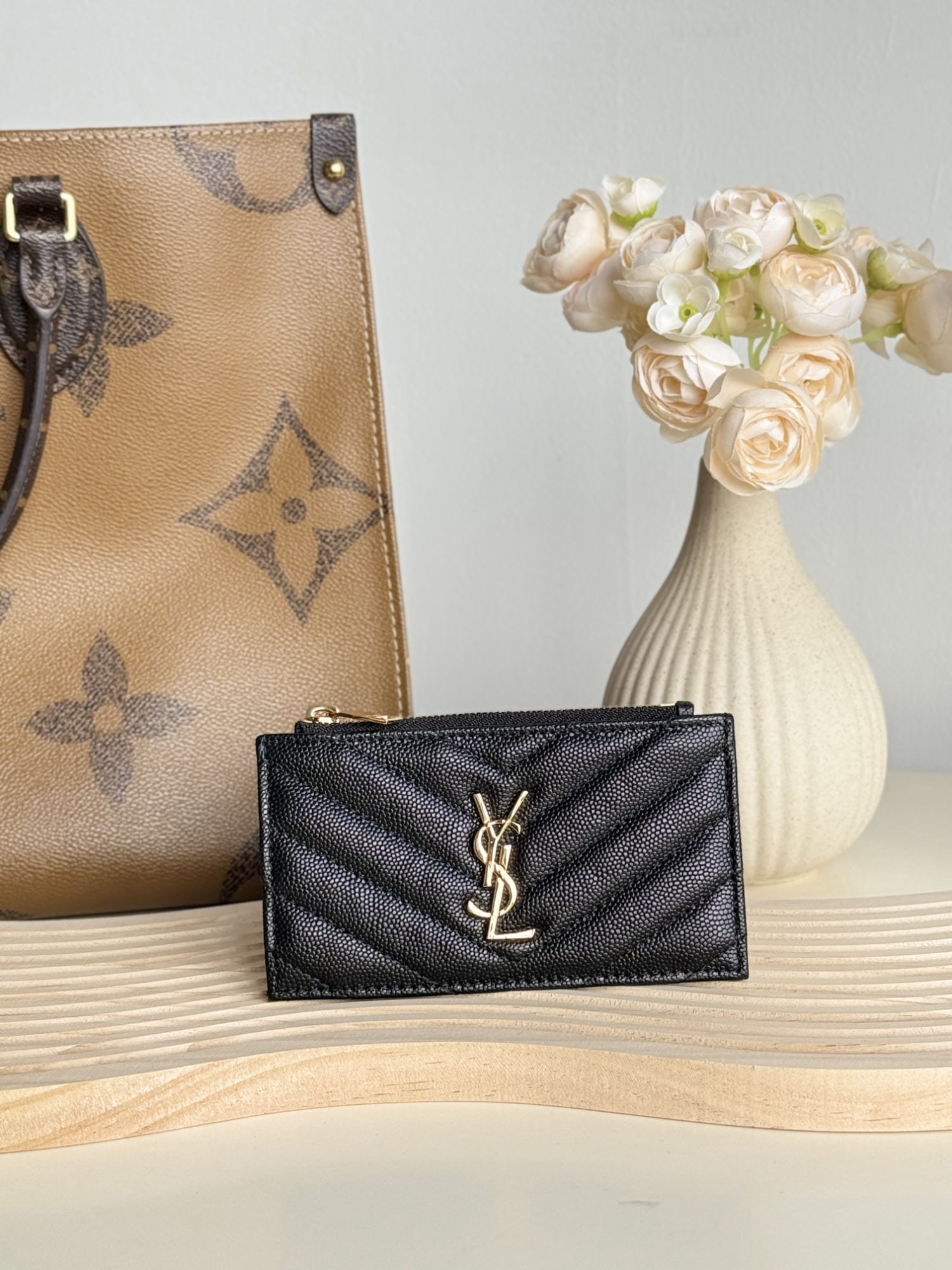 Yves Saint Laurent: Yves Saint Laurent card holder, made of SAINT LAURENT pebbled leather! One of the most beautiful card holders ever made; very compact and exquisite; extremely durable and scratch resistant, suitable f