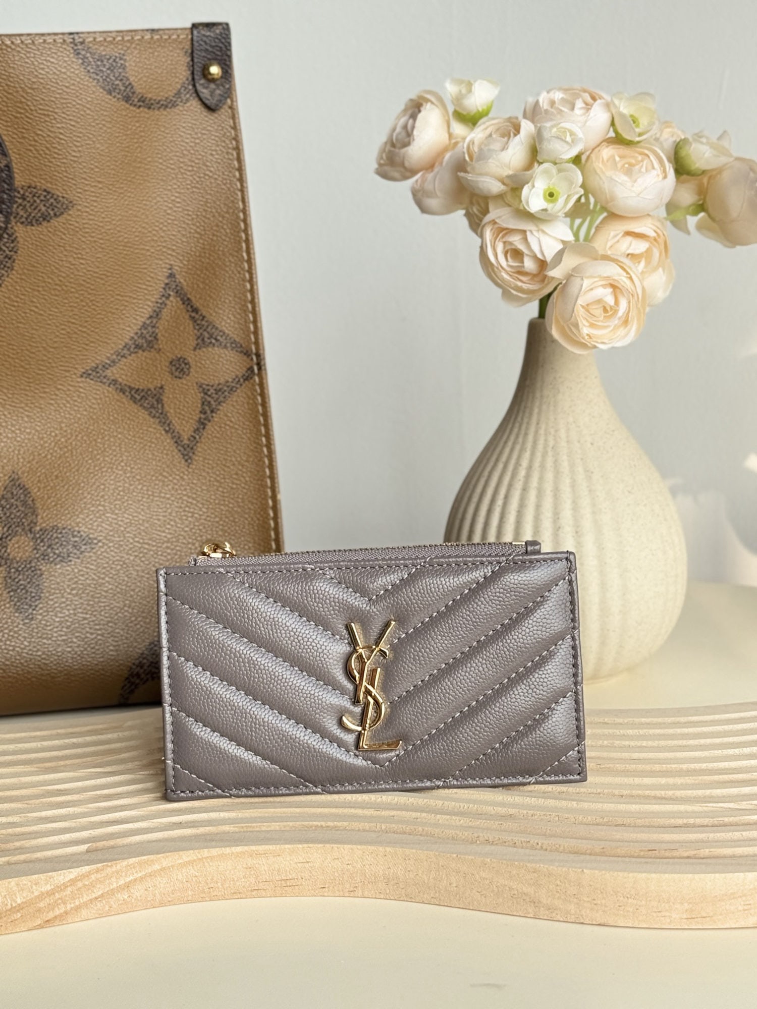 Yves Saint Laurent: Yves Saint Laurent card holder, made of SAINT LAURENT pebbled leather! One of the most beautiful card holders ever made; very compact and exquisite; extremely durable and scratch resistant, suitable f