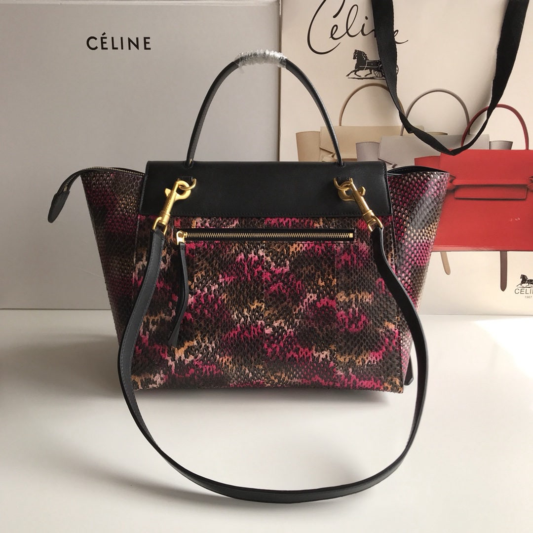 Celine: Catfish bag in snakeskin, the Queen BELT handbag catfish bag features a detachable shoulder strap for shoulder carrying. It has a zip closure under the flap and an exterior zip pocket at the back. Lin