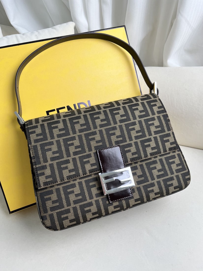 Fendi Vintage: Vintage FENDI brown waxed calfskin tote/shoulder bag, dimensions 29x21x11 cm. We offer FREE SHIPPING for both domestic and international clients.We accept wire transfer and card payment, for the conve