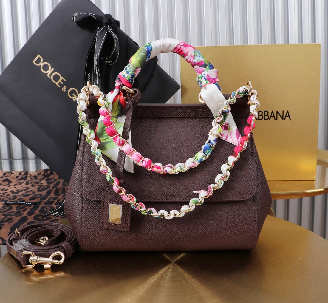 Dolce & Gabbana Sicily: The iconic Dolce & Gabbana Sicily collection is now presented in a compact version, offering easy storage for frequently used items. Its unique design features a hidden magnetic closure on the front f