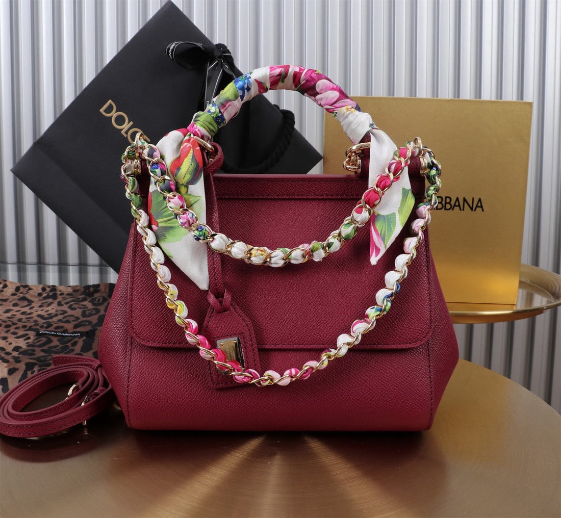Dolce & Gabbana Sicily: The iconic Dolce & Gabbana Sicily collection is now presented in a compact version, offering easy storage for frequently used items. Its unique design features a hidden magnetic closure on the front f