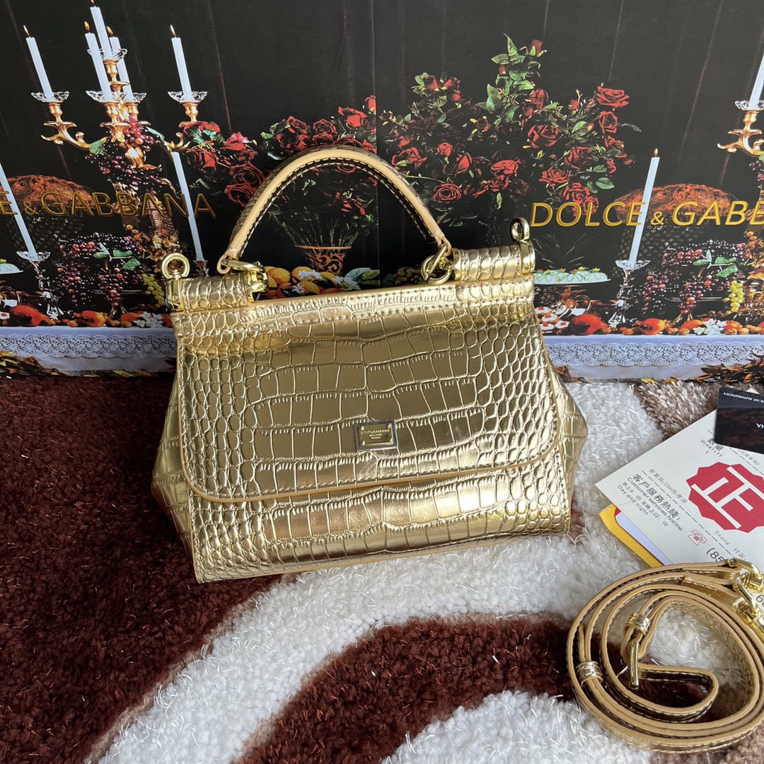 Dolce & Gabbana: Dolce & Gabbana crocodile embossed bag. Exquisite craftsmanship. Perfectly embossed top grain cowhide leather, 20X17X7cm. Can be worn crossbody. Very practical; easily fits a long wallet, cosmetic bag