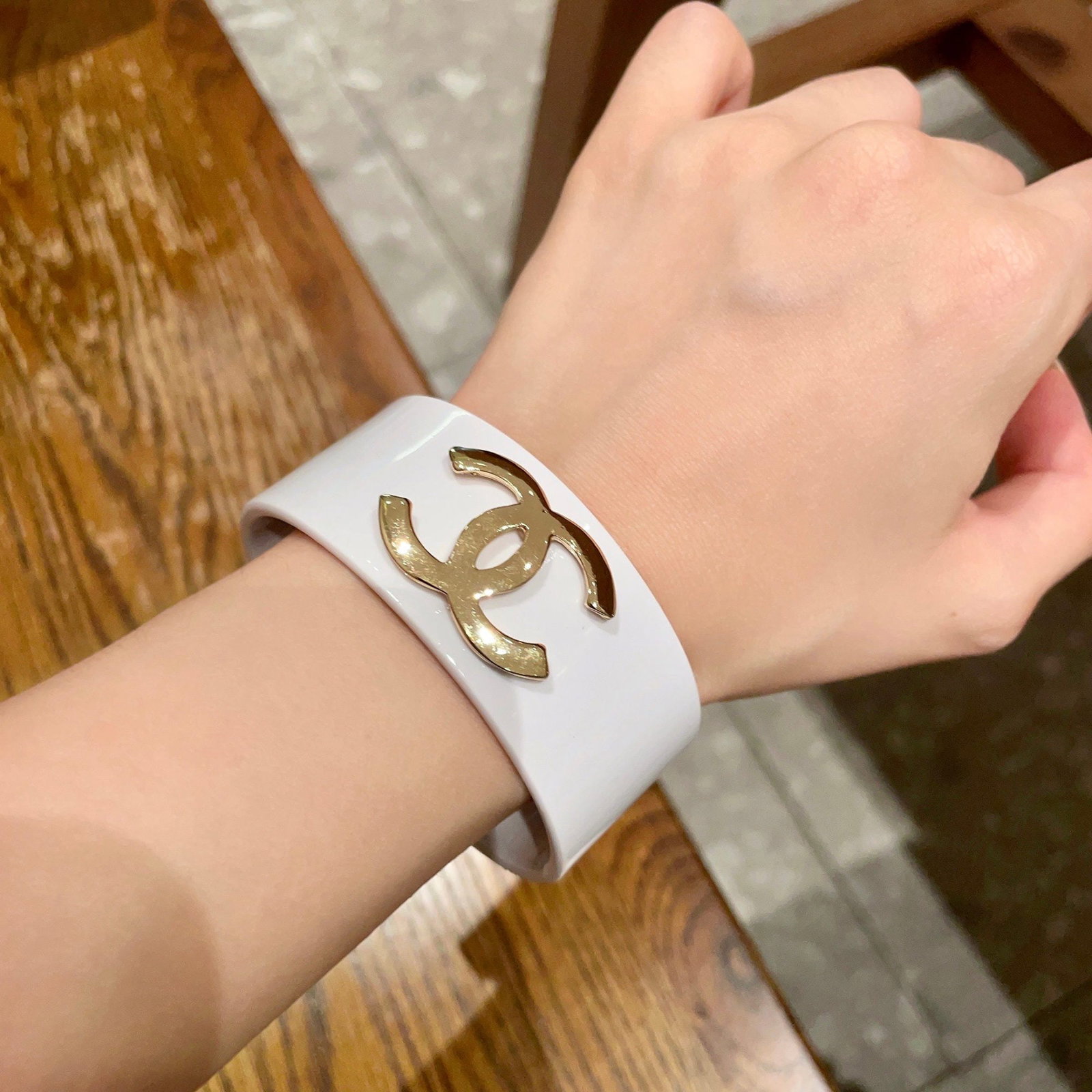 CHANEL bracelet: CHANEL bracelet jewelry. A must have delicate accessory, perfect for all seasons! Elevates your style with subtle details, adding a touch of elegance and sophistication. A fashionable and collectible 