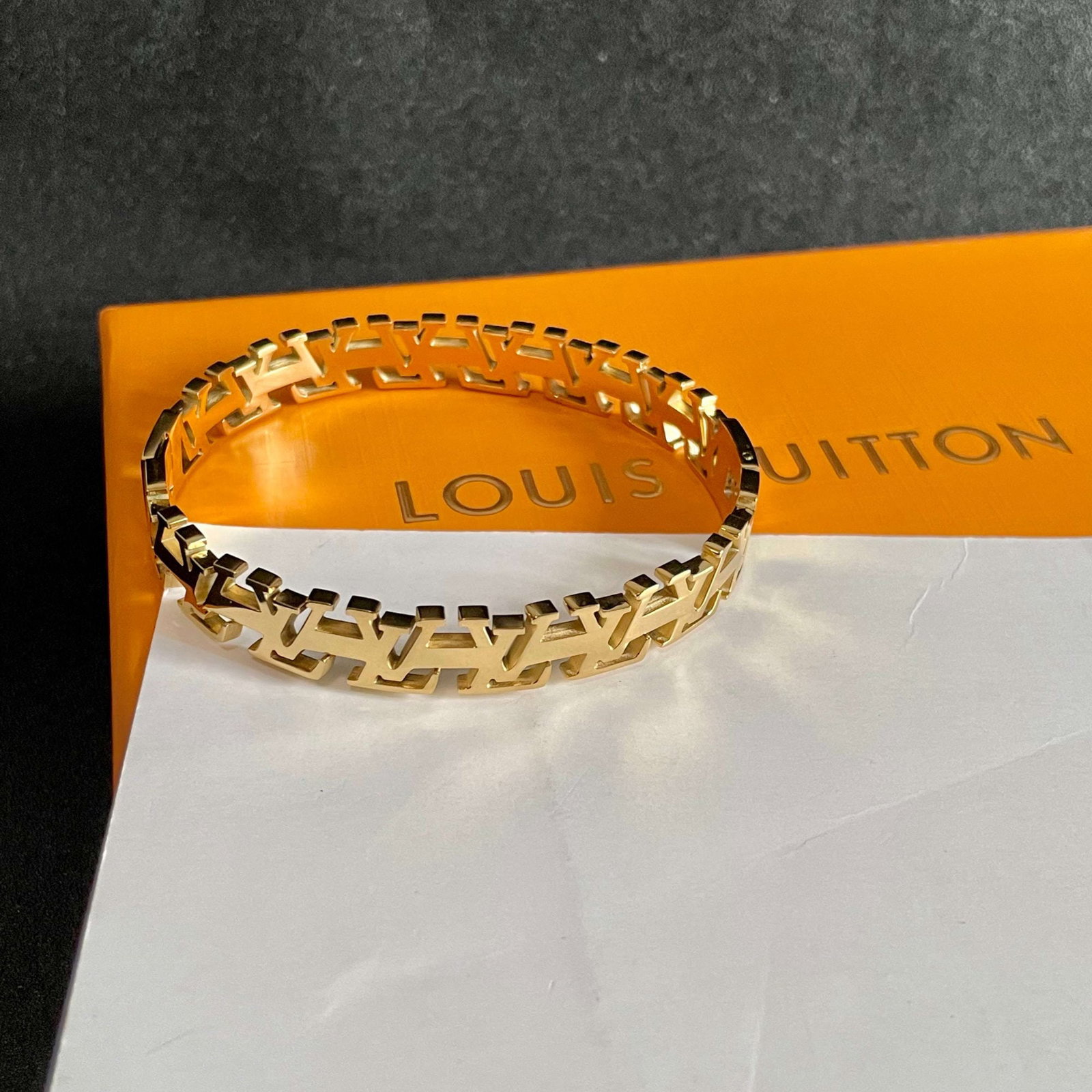 Dior's beautiful openwork diamond encrusted bracelet: Dior's beautiful openwork diamond encrusted bracelet is simple yet elegant, with a white gold color that is incredibly flattering and can be layered with other bracelets for a stunning look. We offer 