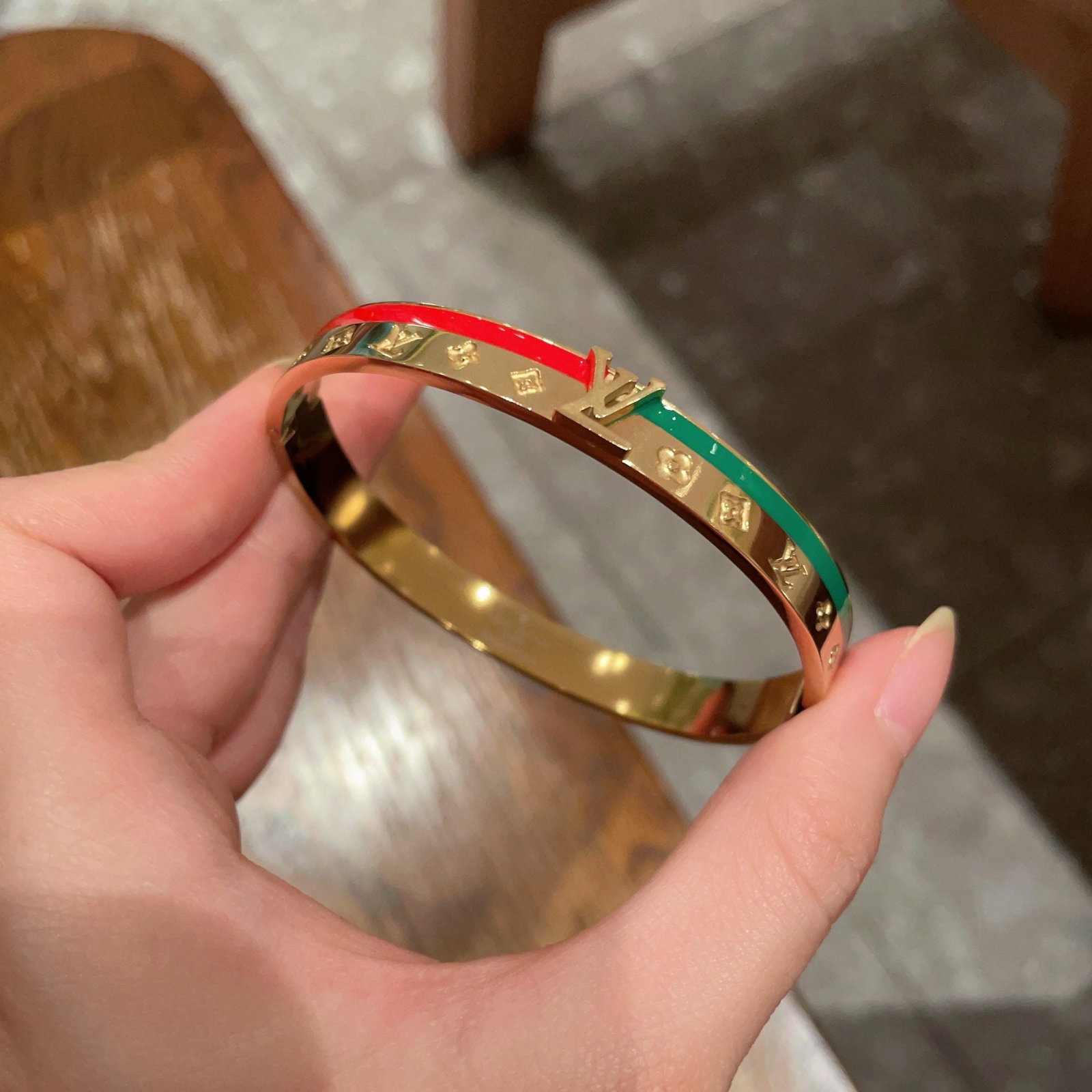 LV logo print four leaf clover carved ribbon bracelet: This Louis Vuitton LV monogram four leaf clover engraved ribbon bracelet features a unique, retro chic design that has been a favorite among women since its release. Each color boasts its own unique