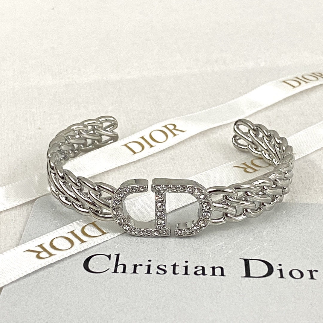 Dior rhinestone CD platinum woven bracelet: Dior bracelet, Dior rhinestone CD white gold woven bracelet, open design, adjustable size, double chain design, clean and crisp silver, versatile and sophisticated. We offer FREE SHIPPING for both dom