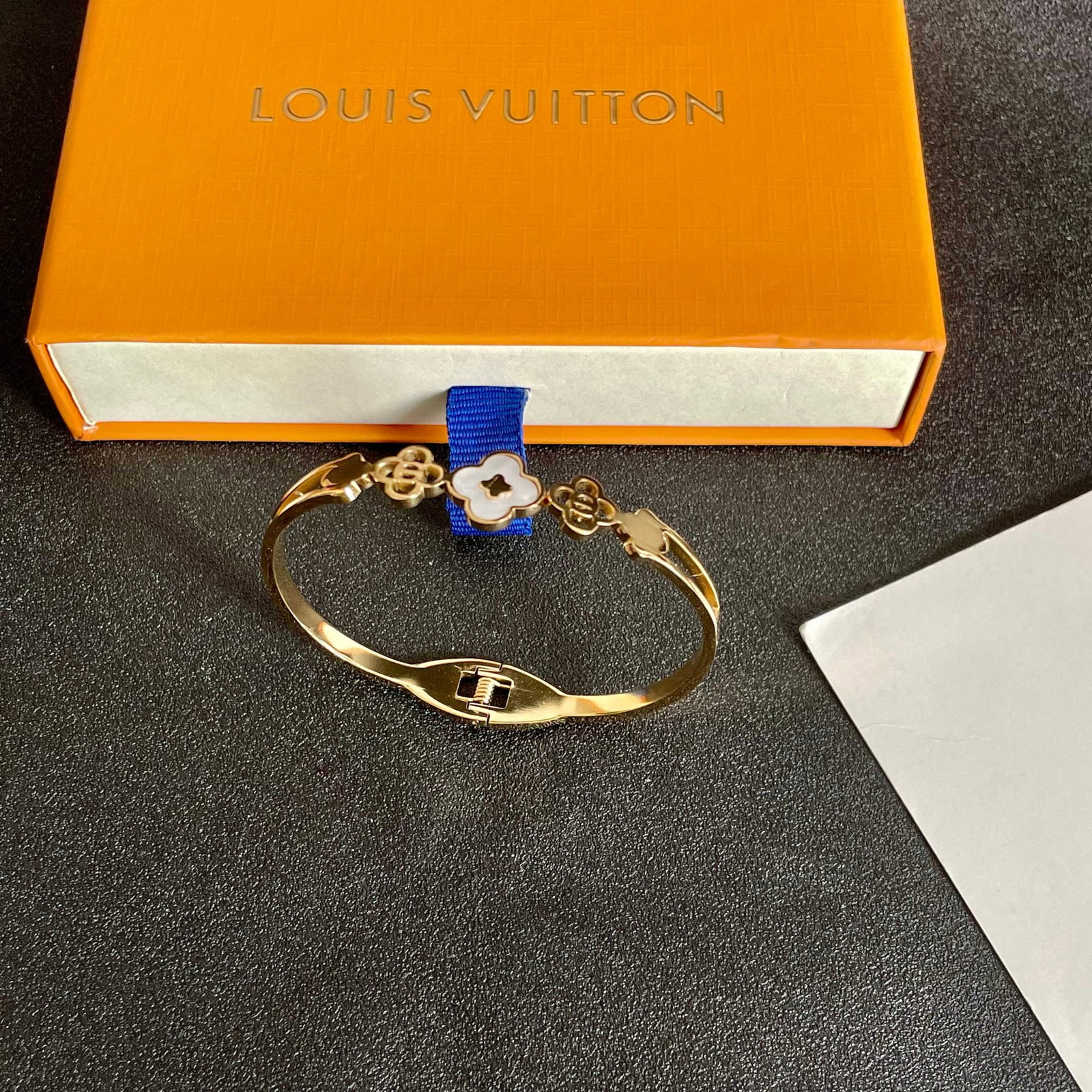 LV logo print four leaf clover engraving bracelet: This Louis Vuitton logo bracelet features a unique, retro chic design and has been a favorite among women since its release. Each color boasts its own distinctive brilliance! It looks stunning on the 