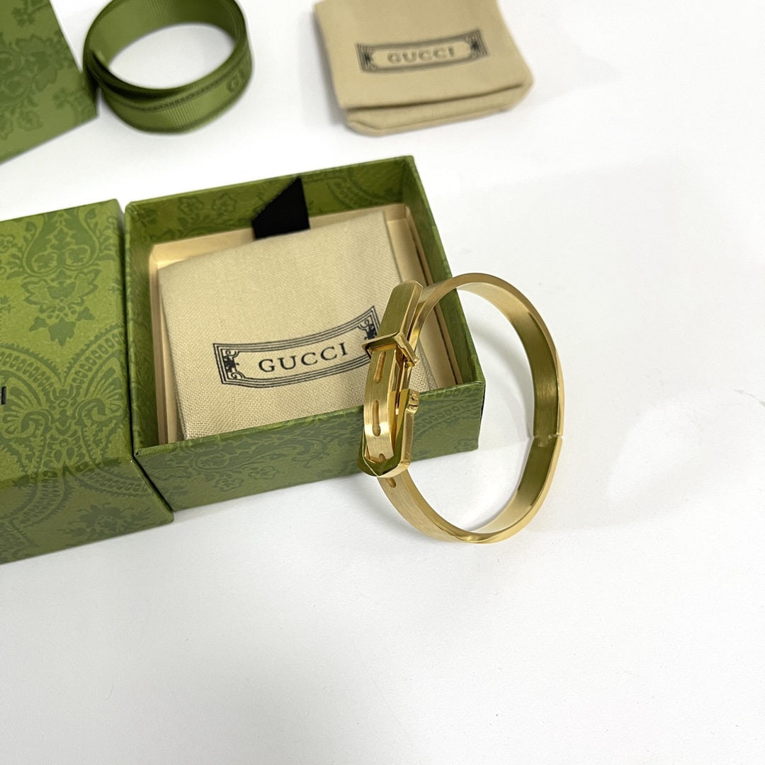 Gucci bracelet: Latest Gucci bracelets for men and women We offer FREE SHIPPING for both domestic and international clients.We accept wire transfer and card payment, for the convenience of international clients'