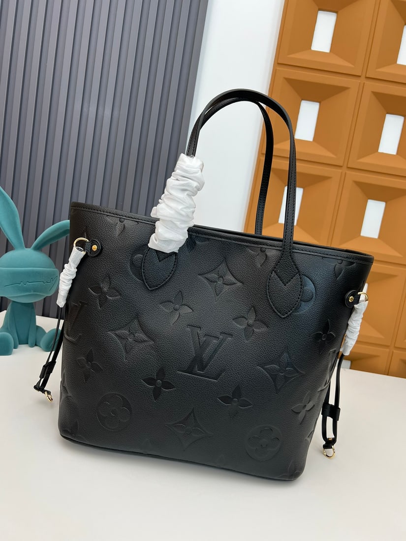 Neverfull Medium Shopping Bag: Neverfull Medium Tote Bag, Detachable Zippered Handbag. It can be used alone as a chic clutch or as an extra pocket. 32 x 29 x 17 cm We offer FREE SHIPPING for both domestic and international clients.