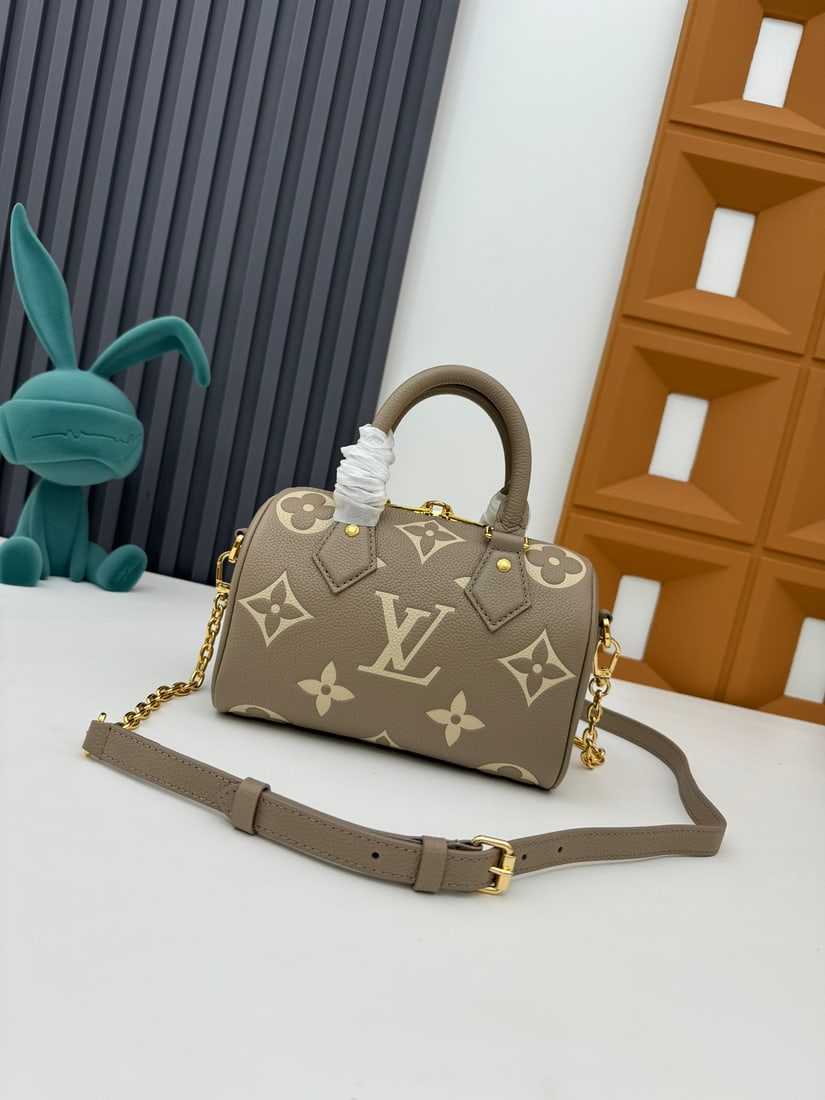 Speedy Bandouliere 20 handbag: Crafted from two tone Monogram Empreinte leather and adorned with the LV logo and Monogram floral pattern, the Speedy Bandouliere 20 handbag is a modern classic. Inspired by the Speedy trunk series of