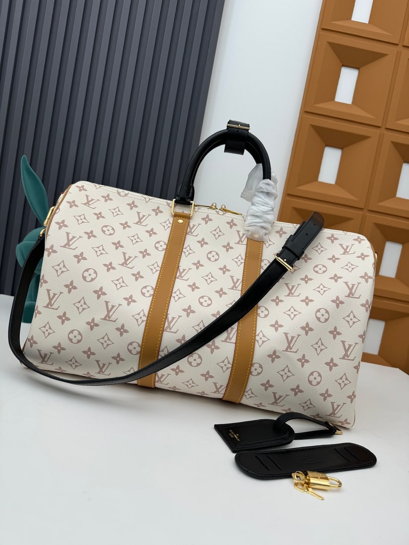 KEEPALL BANDOULIeRE 45 travel bag: The Keepall Bandouliere 45 travel bag is from the 2024 Early Spring/Summer collection. It measures 45 x 27 x 20 cm (Length x Height x Width), features a double zipper closure, a padlock zippered