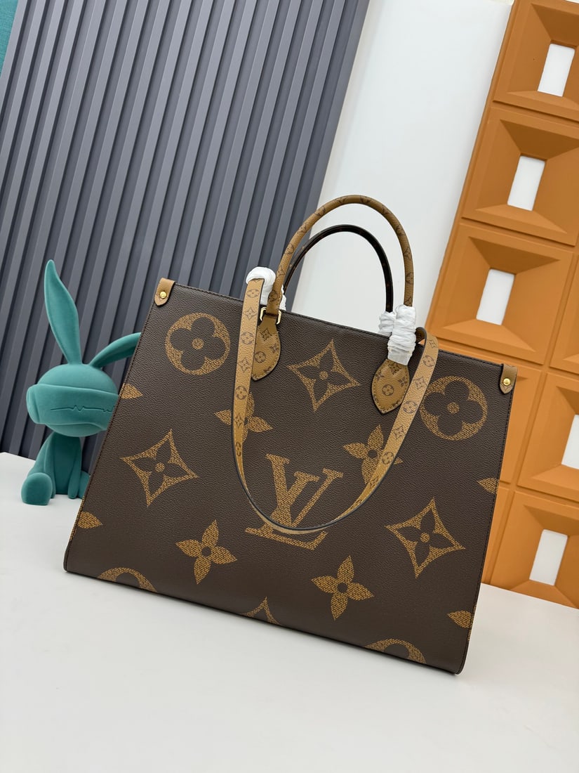 Onthego handbag: The Onthego handbag features a Monogram Reverse pattern on the sides and handles. Its large size offers ample storage, and it comes with a shoulder strap and Toron handles. Dimensions: 41.0 x 34.0 x 1