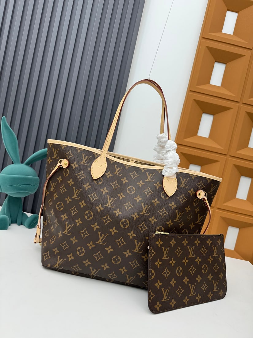 Neverfull handbag: Neverfull medium sized tote bag, a detachable zippered clutch that can be used alone as a stylish handbag or as an extra pocket. Dimensions: Medium 31.0 x 28.0 x 14.0 cm We offer FREE SHIPPING for bot