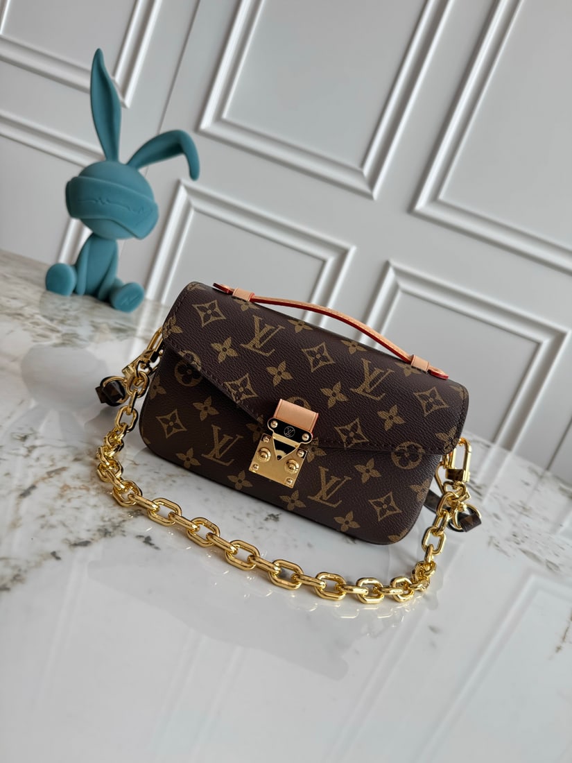Pochette Metis East West handbag: This Pochette Metis East West handbag features Monogram canvas, cowhide leather trim, and an SXlock clasp, retaining classic elements while incorporating modern details such as a short chain strap for