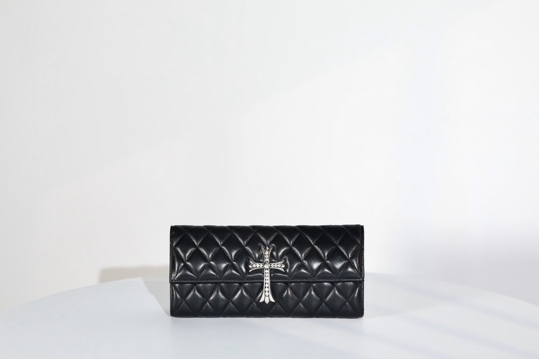 Chrome Hearts Diamond Cross Clutch Bag Evening Bag in Black Lambskin: K025 Chrome Hearts Diamond Cross Clutch/Evening Bag, Black Lambskin (Total weight approx. 83g), Dimensions: 26x12.5x6.5cm We offer FREE SHIPPING for both domestic and international clients.We accept w