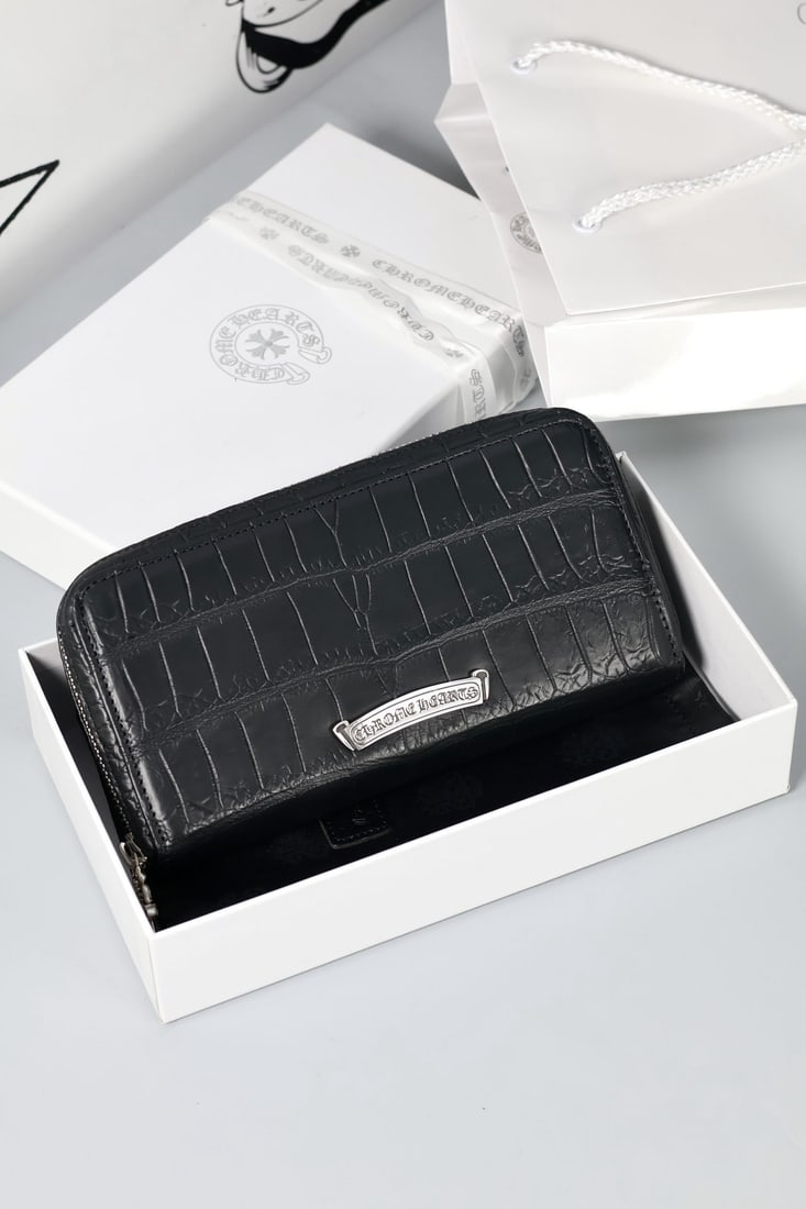 Chrome Hearts Cross Patterned Long Zip Wallet: Chrome Hearts Cross Patterned Long Zip Wallet, Model: WE105. Material: Alligator leather with sword jacquard lining. Dimensions: 20x11x3 cm. Structure: 2 bill compartments, 10 card slots, 3 hidden com