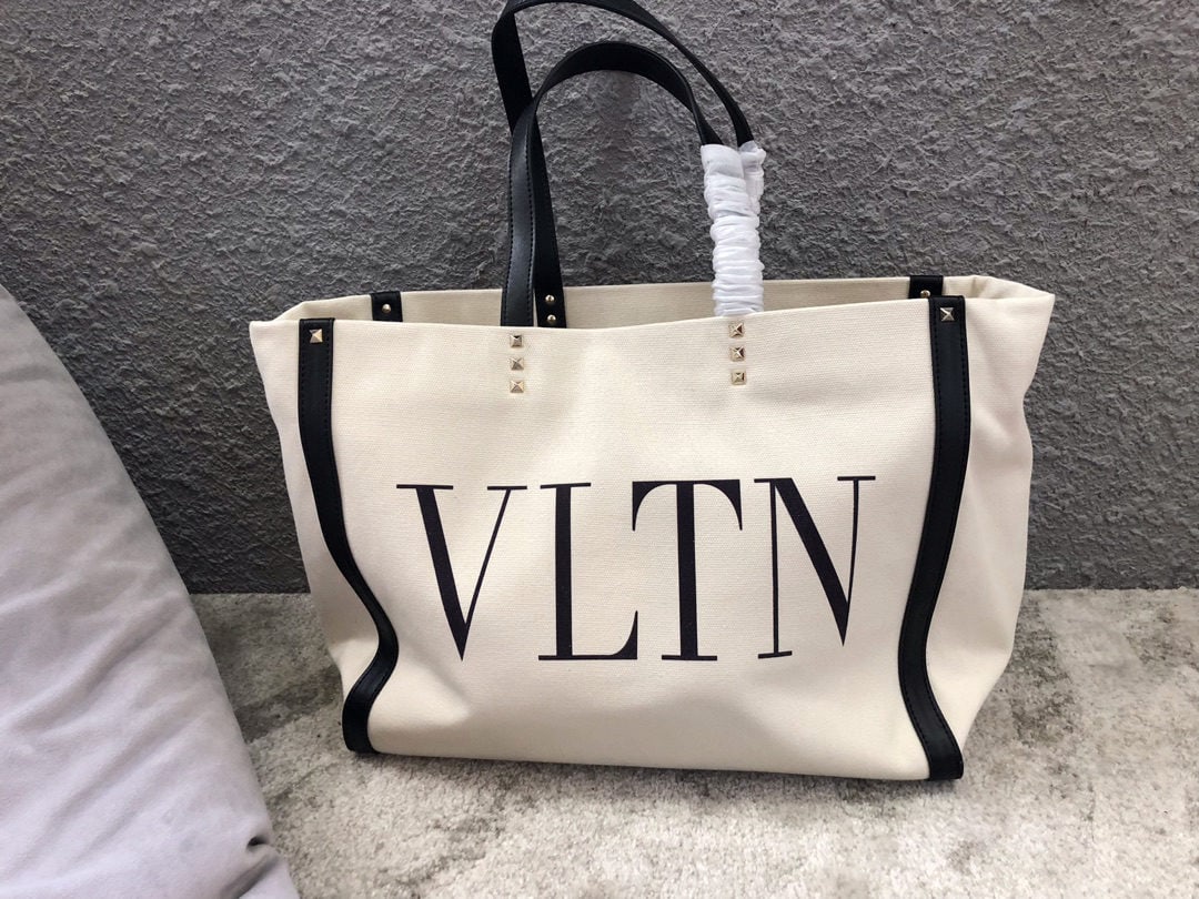 Valentino (1 of 1)