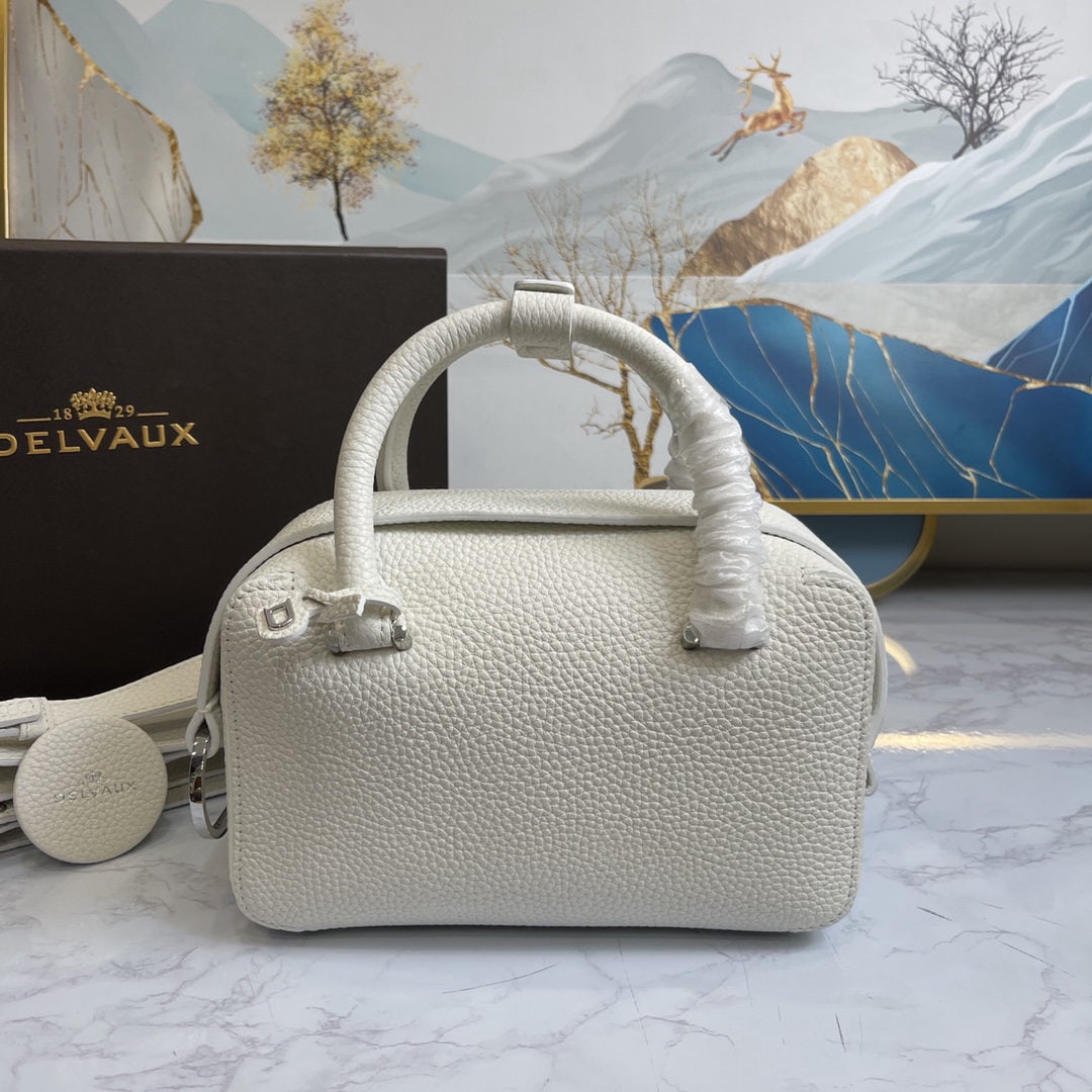 Delvaux: The white, small Cool Box bag is youthful and modern, a trendsetter. Its casual, lightweight, and comfortable design embodies a unique spirit, combining aesthetics and practicality. The Cool Box Mini