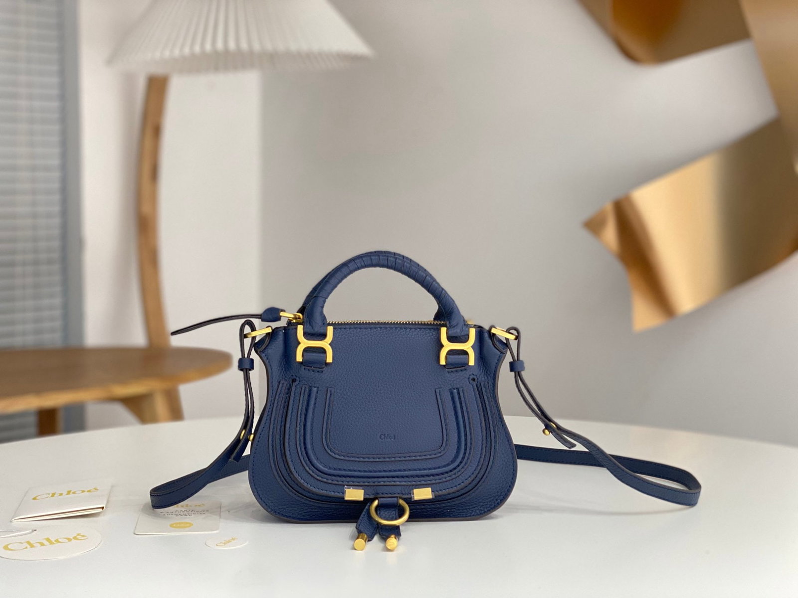 Chloe x Marcie: The Chloe x Marcie royal blue classic bag is a very practical and spacious design, perfect for working women. It can easily hold a laptop, documents, iPad, daily makeup and cosmetics, a small umbrella