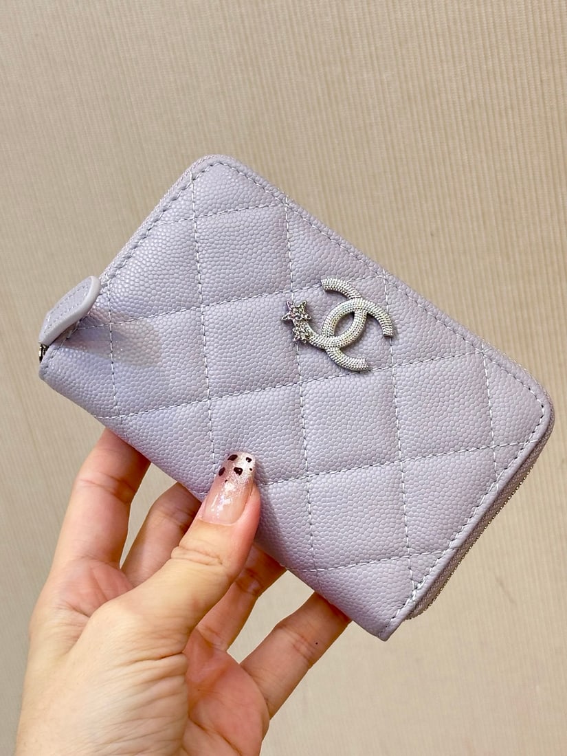 CHANEL: The stitching on the wallet is very meticulous. We offer FREE SHIPPING for both domestic and international clients.We accept wire transfer and card payment, for the convenience of international client