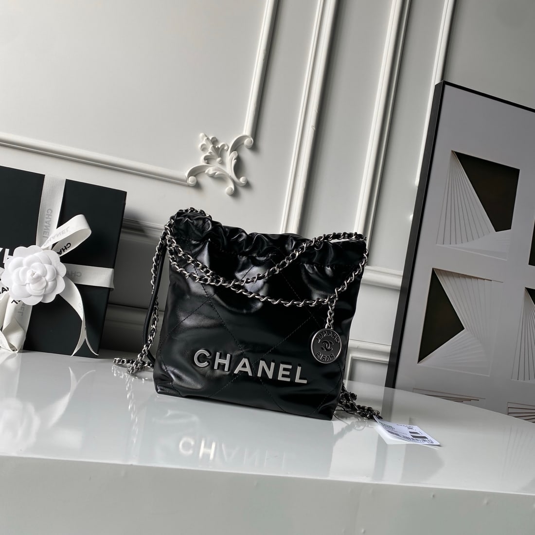CHANEL's mini 22: CHANEL mini 22 classic black style. Size: 19 x 20 x 6 cm We offer FREE SHIPPING for both domestic and international clients.We accept wire transfer and card payment, for the convenience of internation