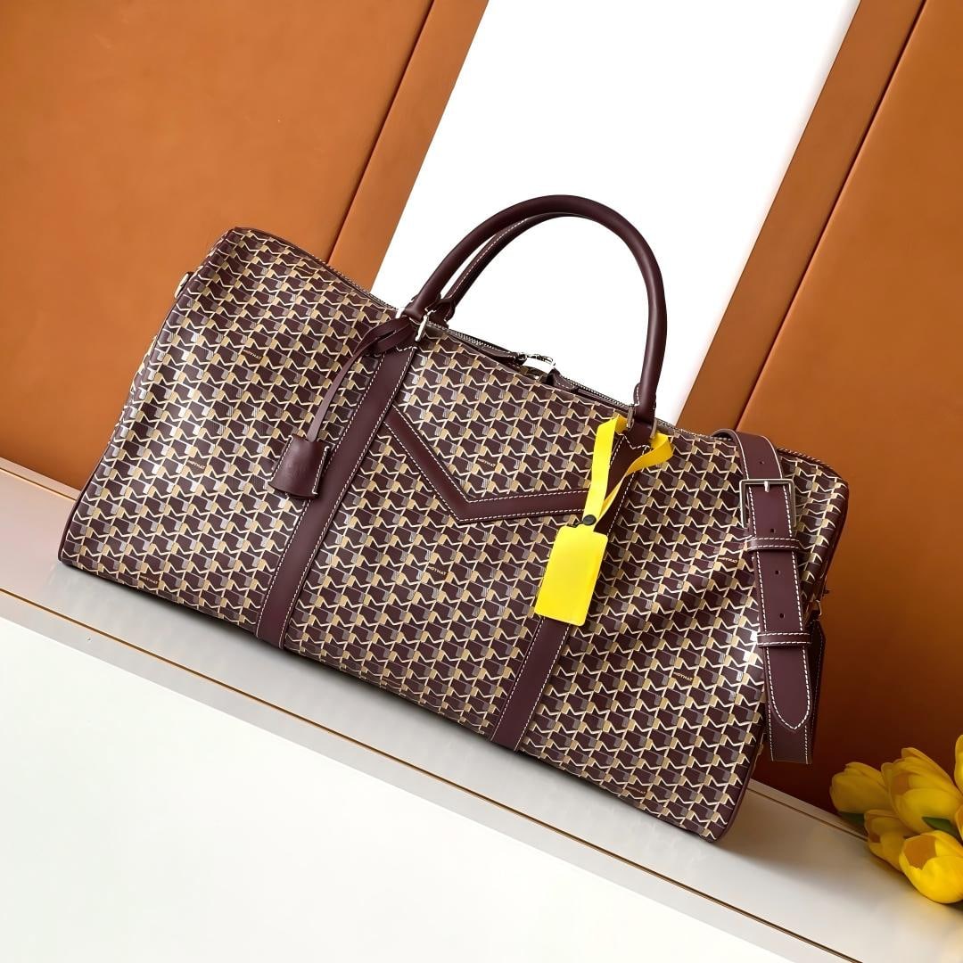 Moynat Travel Bag: The 48-Hour M Travel Bag is the perfect choice for a weekend getaway, easily accommodating all your travel essentials. The patch pocket with an "M" shaped cutout on the front and contrasting stitching