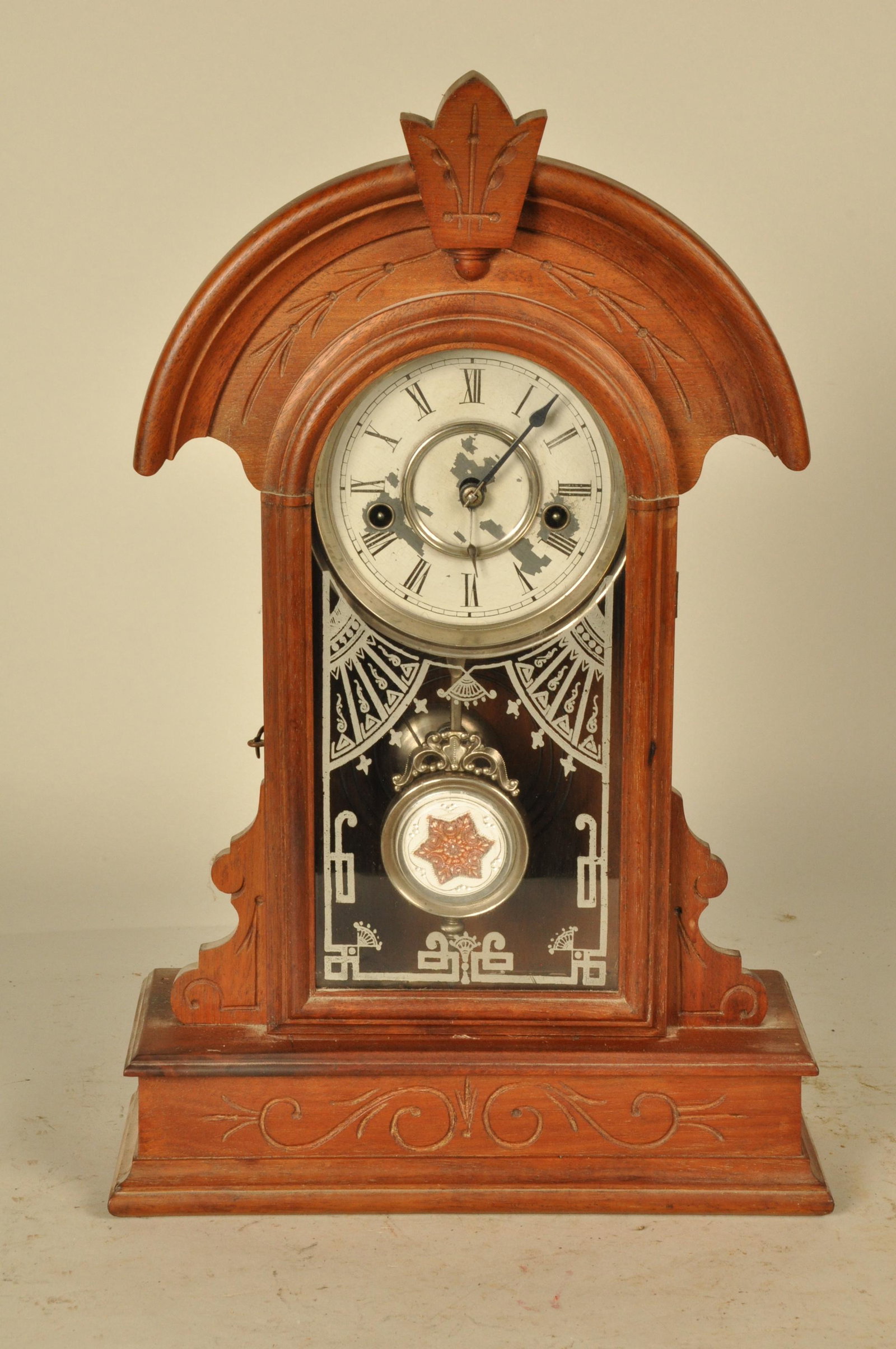 shelf clock: Waterbury Vict. arch shelf clock 18" H x 11.5" W