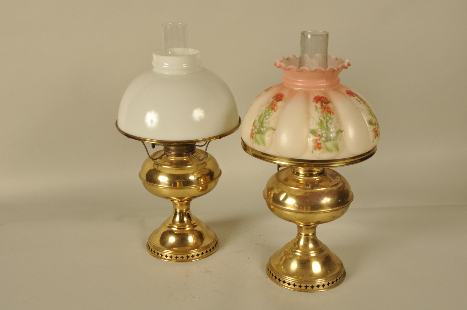 Lot of 2 Oil lamps: 2 Oil lamps: pair of brass Rayo lamps, orig. oil, w/ shades, both 20" H
