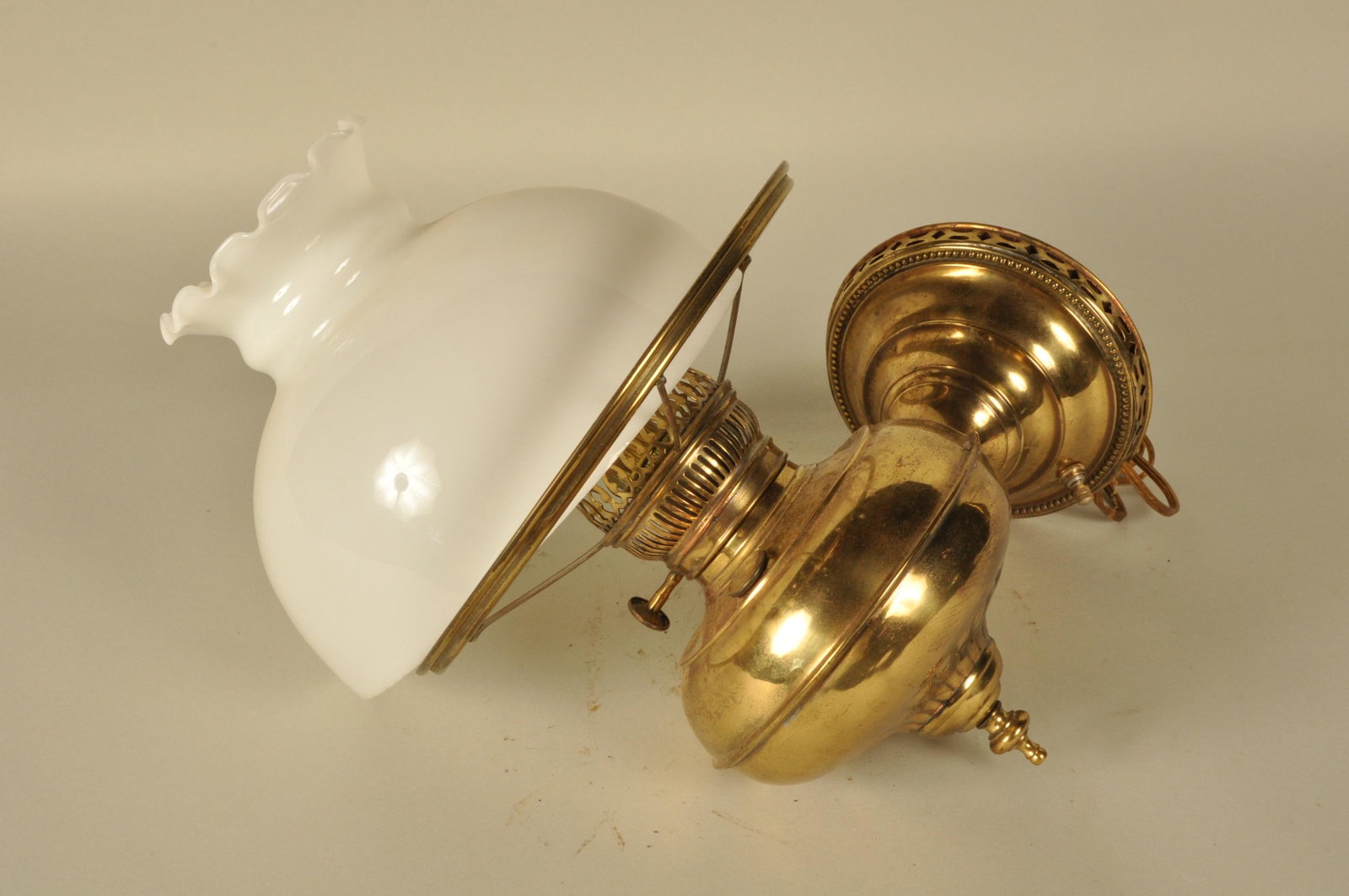 Oil lamp: Rayo wall lamp w shade, elec.