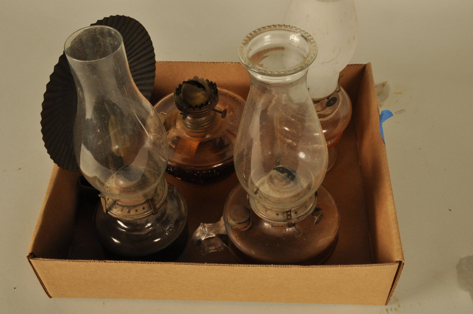 Box Lot Oil Lamps: Box Lot 4 Misc. Oil Lamps