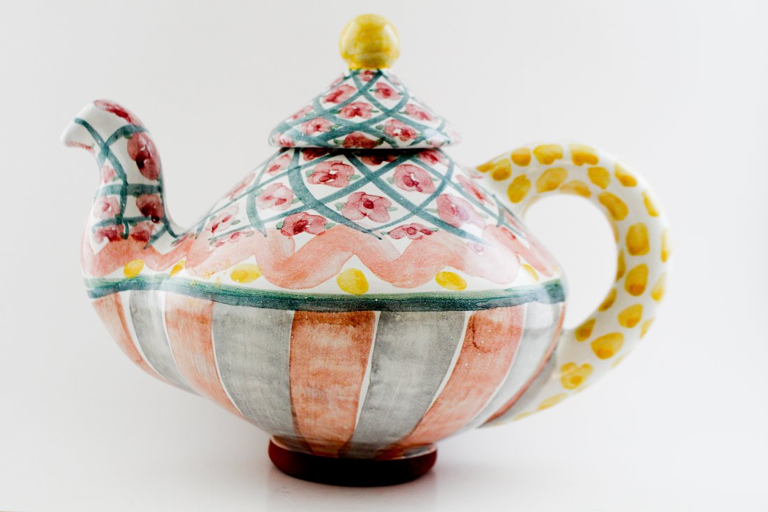 MACKENZIE-CHILDS VICTORIA  AND RICHARD TEAPOT (1 of 10)