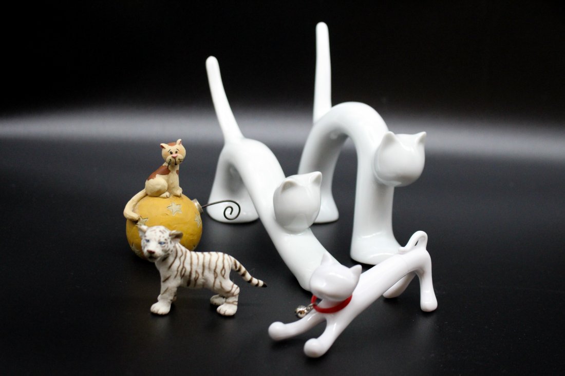 ANTIQUE COLLECTORS CAT COLLECTION #2 (1 of 8)