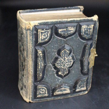 ANTIQUE VICTORIAN LEATHER PHOTO ALBUM WITH 40 TINTYPES (1 of 9)