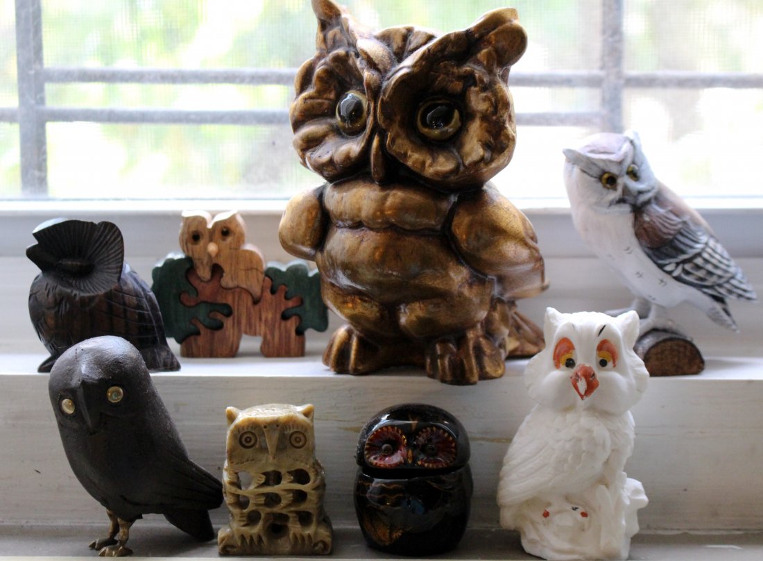 ARTISTS OWL COLLECTION WOODEN AND CERAMIC: ONE LARGE Gilt CERAMIC, ONE WHITE SOAPSTONE with a SMUDGED NOSE. FIVE WOODEN and ONE MARBLE- BREAK IN BACK. 8 in total