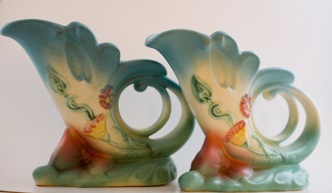 MCM BOW KNOT HULL Pottery 1949 Cornucopia Floral Vase (1 of 5)