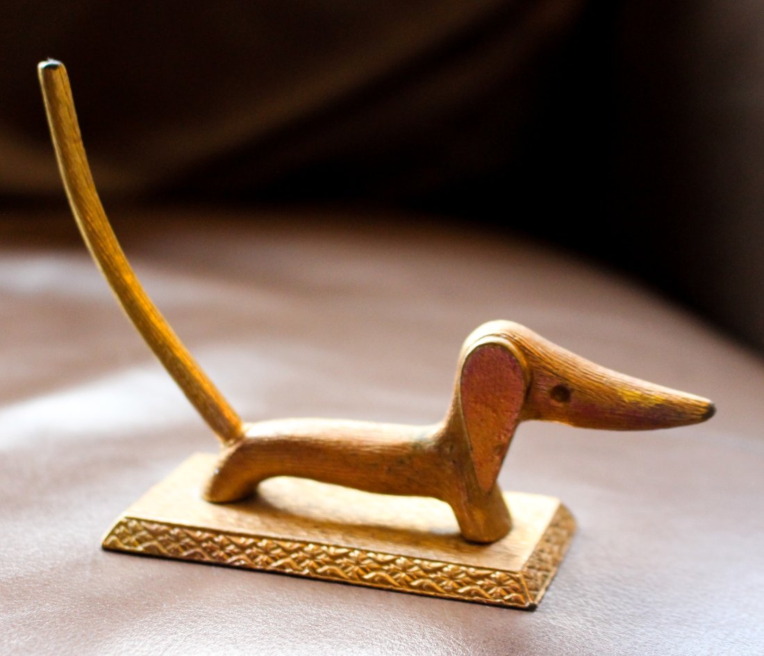 DARLING DACHSHUND RING HOLDER: DARLING DACHSHUND RING HOLDER
