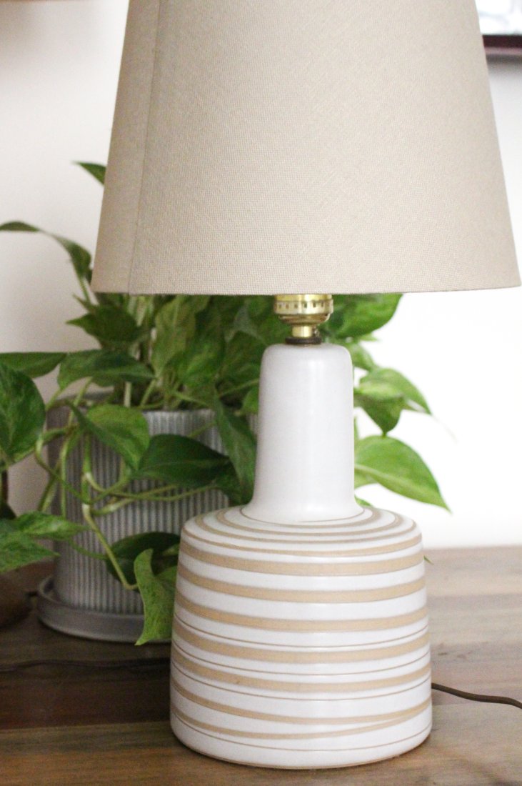 VINTAGE MARSHALL FOR STUDIO MARTZ LAMP: Jane & Gordon Martz for Marshall Studios. Classic ceramic design. Great for earth tone decor. Quality, stature and made in America. Beautiful Mid Century design standard.