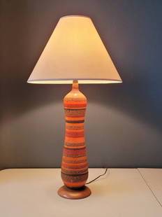 ALDO LONDO BITOSSI ITALIAN CERAMIC LAMP: QUALITY, KITCH AND STYLE OF A BYGONE ERA.The MCM lamps that last the test of time.A rare find.The lines, the color and design speak to the elegance of this Mid Century Modern Peice.A rare find.