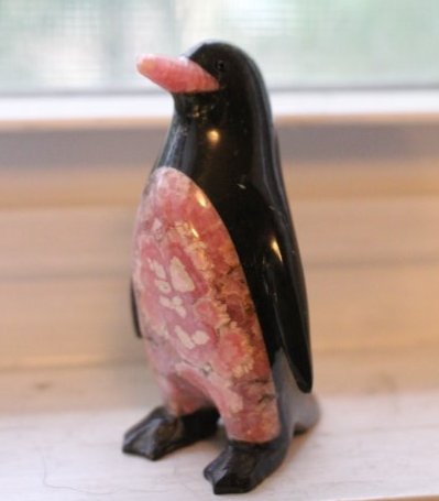 RHODOCHROSITE and BLACK ONYX PENGUIN: RHODOCHROSITE and BLACK ONYX PENGUIN