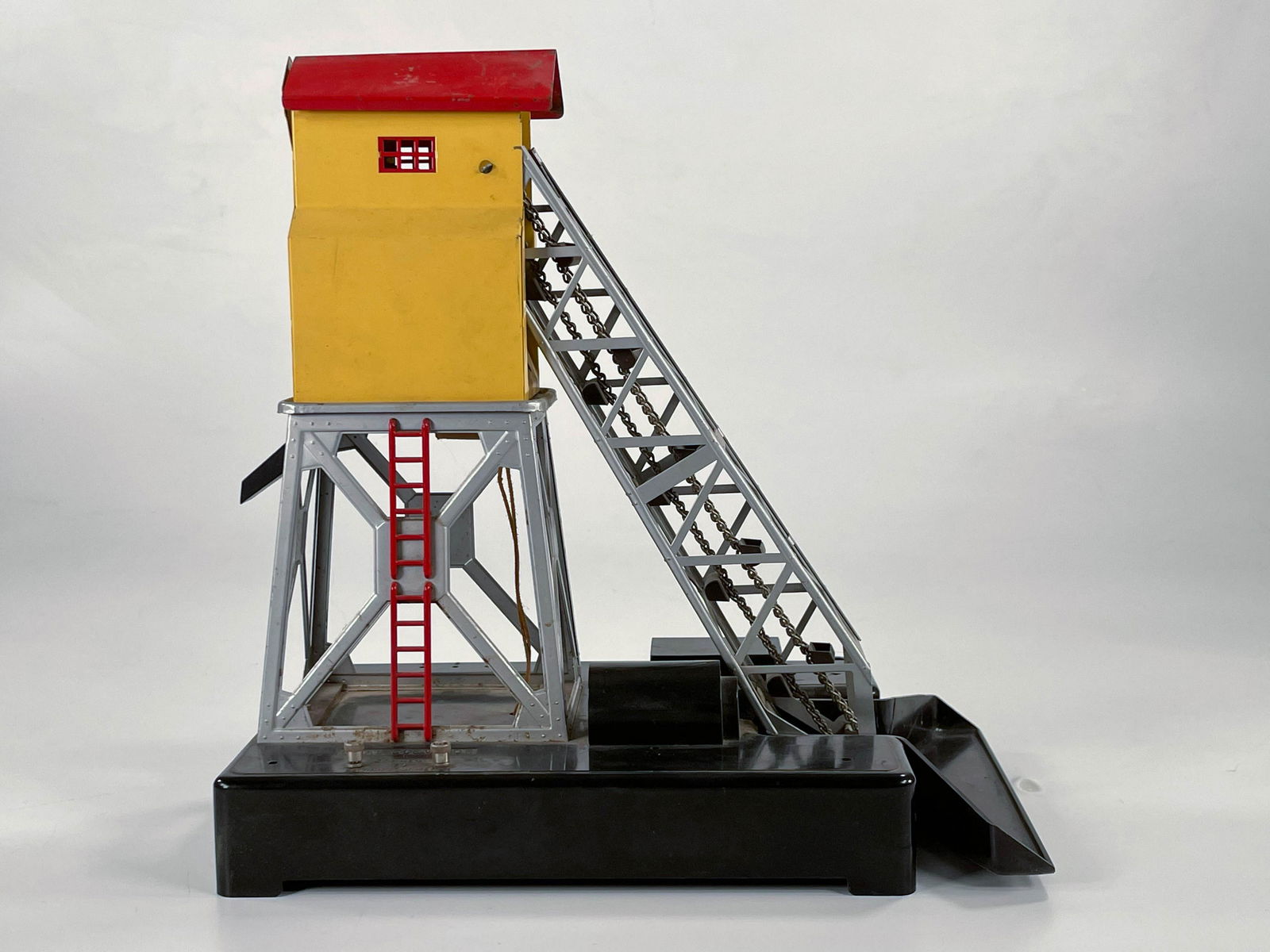 Lionel Prewar #96 Coal Elevator with Hand Crank (1 of 6)