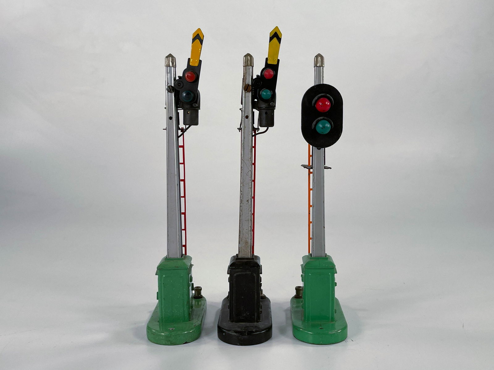 Lionel Postwar #163 Signals (three) (1 of 6)