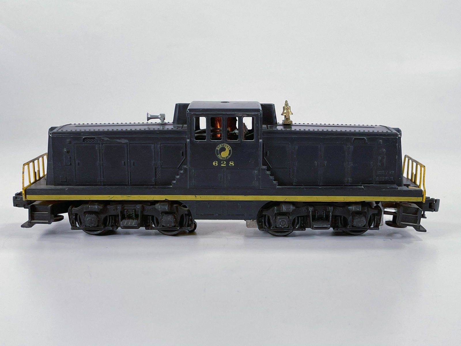 Lionel Postwar #628 Northern Pacific Switcher (1 of 6)